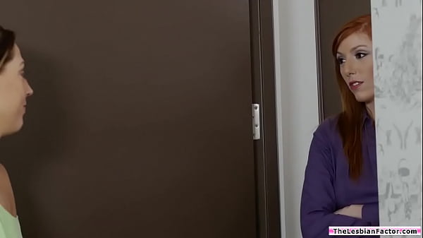 Duże cycki milf tutor lizanie cipki i gołąb ruchanie studenta