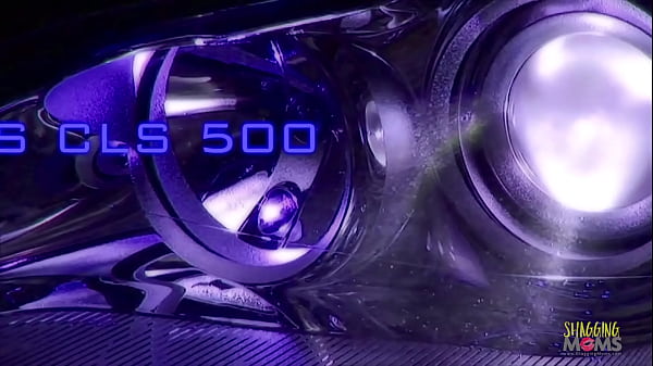 Duży tyłek MILF i jej przyjaciele chcą uprawiać seks grupowy