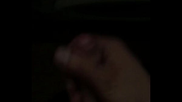 Dziewiczy 23-letni chłopak masturbujący się