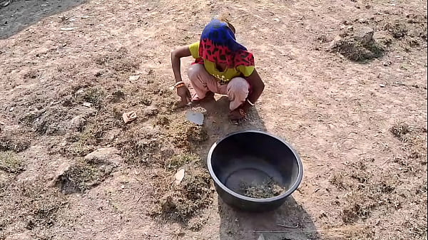 Dzisiaj moja seksowna żona pracowała w polu i miała ochotę mnie przelecieć. Powiedziała, żeby pieprzyć ją w domu, a nie na zewnątrz.x videos