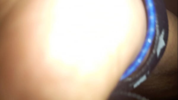 Koleżanka z college’u zaprasza mnie do swojego domu i dobrze ją pieprzę