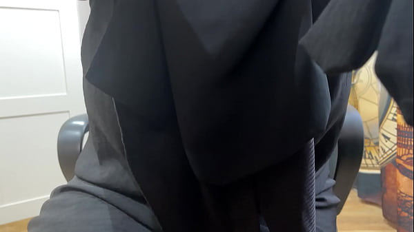 nastolatka w pończochach ma pulsujący orgazm