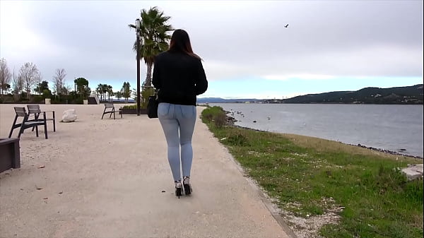 Nastoletnia Skyla zostanie zerżnięta po pracy