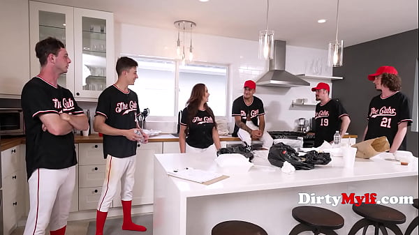 Podrywanie z trenerem z dużymi cyckami – Callie Brooks