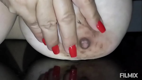 Pulchna żona ma ładne duże cycki