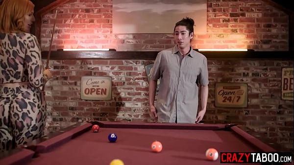 Rudzielec duże cycki MILFs Lauren Phillips mąż uwielbia oglądać, więc MILF ssał facetów duży kutas