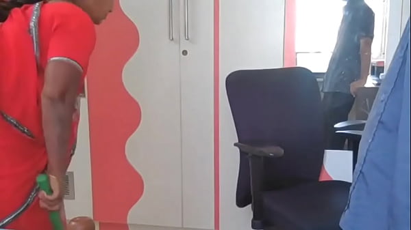 Desi Babcia romansuje z chłopakiem