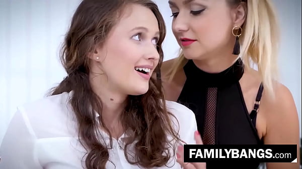 FamilyBangs.com ⭐ Mała niewinna nastolatka kuszona przez suczkę taty, Stacy Cruz, szczeniaka Victorii