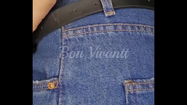 Gorący MILF z dużym tyłkiem robi squirt na kamerze dla pasierba (FULL ON RED)