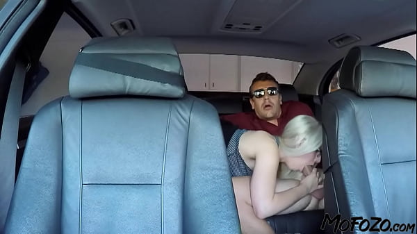 MOFOZO.com – Napalona blondynka rozczarowana randką online. Zobacz, co będzie dalej!