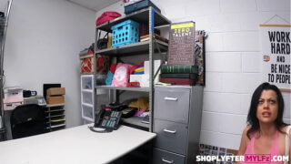 Nadia White, jej noc gier na zapleczu