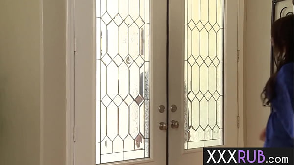 Napalony MILF z dużymi cyckami Brandy Aniston robi loda zboczonemu turyście z dużym kutasem