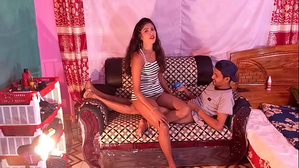 Nastolatki czarny Dwie dziewczyny i dwóch gorących seksownych chłopców Celebrat Fuck w domu