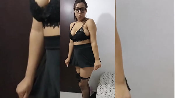 Obserwuj mnie, jak ten frajer zjada mój tyłek w każdym miejscu