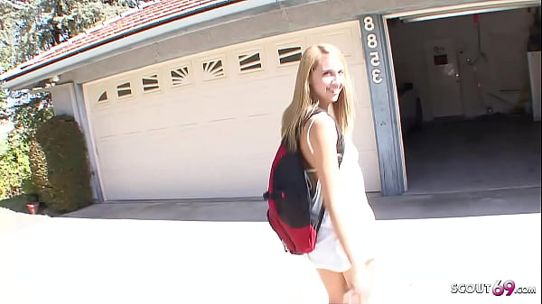Pickup for Fuck – Cute College Girl Renae Morgan dostaje dużego kutasa do środka