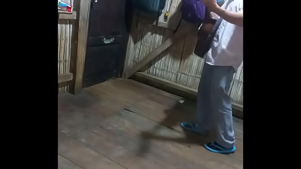 PRZYWÓDCA RELIGIJNY GŁOSI MI SŁOWO PANA, BRUDNY KOBIECIARZ JEST Z GITARĄ I CHCE MNIE ZMIENIĆ W UCZNIA CHRYSTUSA, PONIEWAŻ BYŁEM NAPALONY, ZAPROSIŁEM GO, ŻEBY MNIE PRZELECIAŁ I WSIADŁEM NA JEGO PENISA.