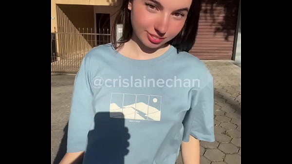 PUBLICZNY POKAZ MŁODA DZIEWCZYNA 18 LAT