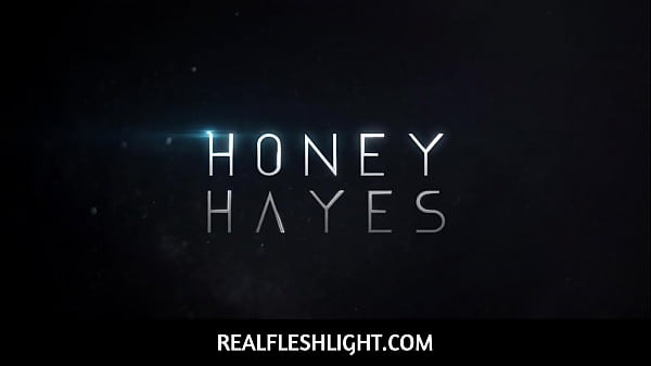 RealFleshLight – Trzy uzależnione od seksu nastolatki czekają na hipnotyzera, który przyjdzie im pomóc – Honey Hayes, Dani Blu, Ashley Aleigh