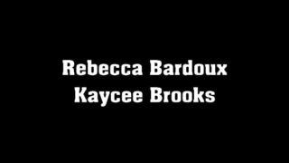Rebecca Bardot bierze kutasa ze swoją mamusią Kaycee Brooks