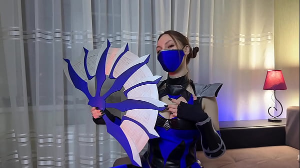 W Mortal Kombat, Kitana weszła na wyższy poziom i miała fatality w każdej dziurze.