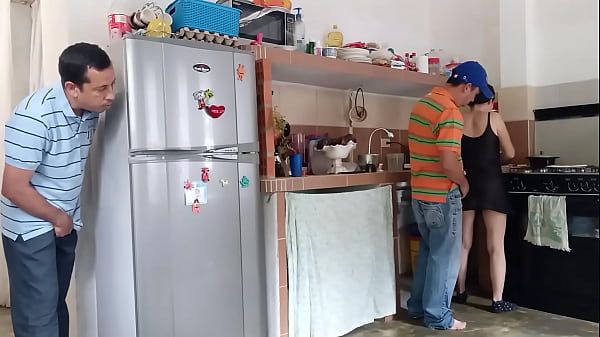 Wiesz, jak się czuję, kiedy mnie dotykasz, musimy mieć na siebie oko, rogacz nas obserwuje.