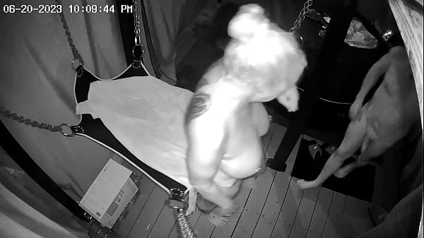 Żona wielokrotnie osiąga orgazm na naszej huśtawce seksualnej