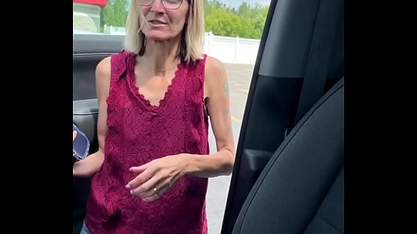 Amatorska chuda babcia dostająca pov quickie creampie