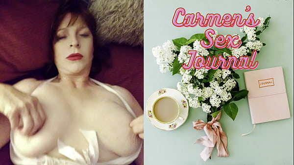 Babcia Carmen masturbuje się i ssie kutasa