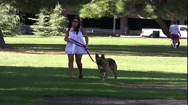 Bierzemy twoją gorącą macochę i pieprzymy ją – (India Summer)