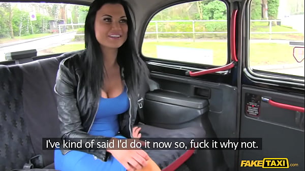 Fake Taxi – Dziewczyna w niebieskiej sukience – Napalona brunetka bizneswoman po trzydziestce z dużymi cyckami ostro spuszcza się na kutasa taksówkarza