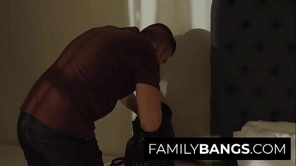 FamilyBangs.com ⭐ Złodziej złapany na gorącym uczynku przez nową mamę, Rachael Cavalli, Codey Steele