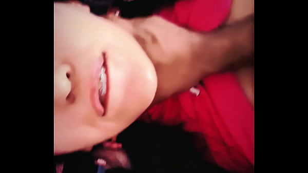 Jestem twoją małą zabawką, daj mi co chcesz, czasami zostaję sama.