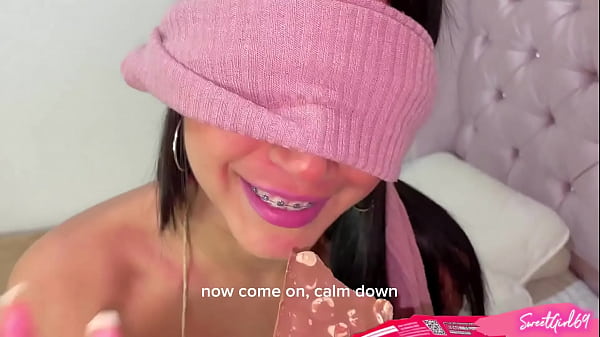 Kazałem mojej przyrodniej siostrze odgadnąć smak, ale skończyło się na seksie.