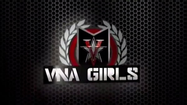 Królowa analu Roxy Raye pozwala Philly’emu Johnowi zrobić wszystko z jej tyłkiem!