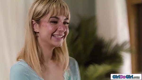 Macochy z dużymi cyckami lizane przez pasierbicę