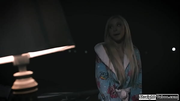 Mąż dupczy i pieprzy swoją dojrzałą żonę na świeżym powietrzu