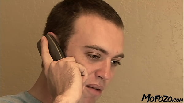 MOFOZO.com – 18-letnia blondynka pieprzy się ze swoim przyjacielem