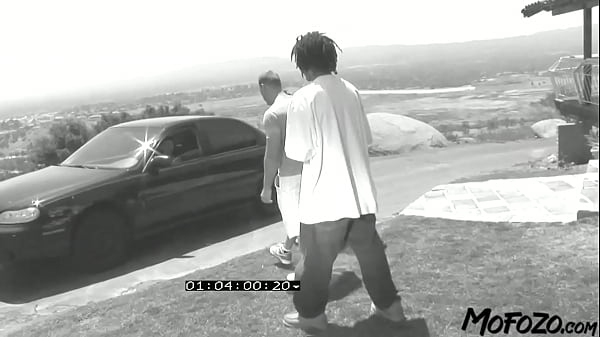 MOFOZO.com – 18-letnia brunetka w swoim pierwszym filmie erotycznym