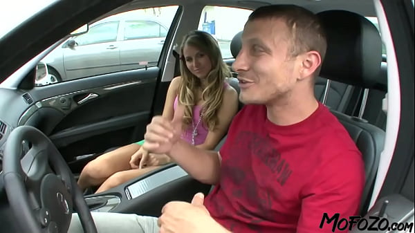 MOFOZO.com – Amatorka z Europy Wschodniej zgodziła się nakręcić seks wideo