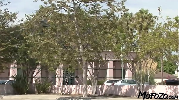 MOFOZO.com – Blondynka MILF cieszy się pozycją 69