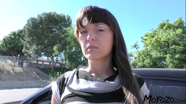 MOFOZO.com – Brunetka MILF z przyjemnością liże tyłek