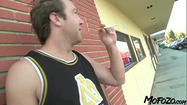 MOFOZO.com – Jak poderwać blondynkę MILF na parkingu?