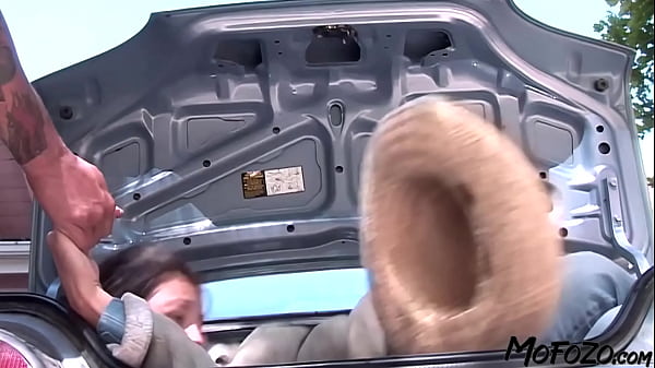 MOFOZO.com – Meksykański amator z głębokim gardłem