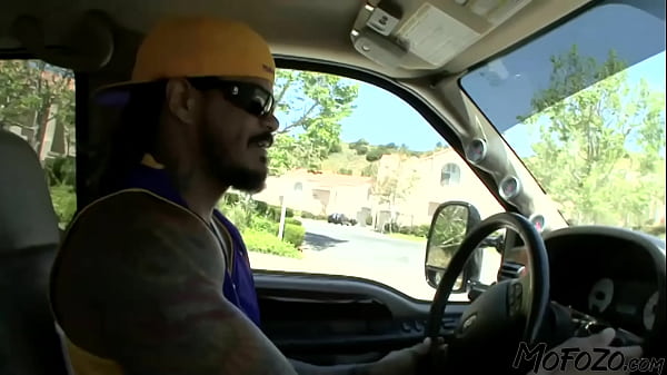 MOFOZO.com – Oto jak poderwać gorącą blondynkę na chodniku!