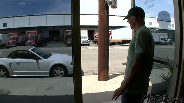 MOFOZO.com – Prawdziwy amatorski domowy seks wideo z brunetką tatuażystką