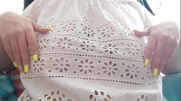 Moja urocza przyrodnia siostra bawi się swoimi ogromnymi cyckami po szkole – Luxury Orgasm