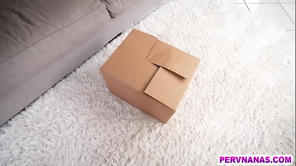 Napalona pasierbica Andi James prosi Jimmy’ego Michaelsa o pomoc