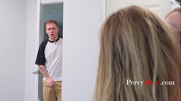 Pasierb przyłapuje macochę i ciotkę na lesbijstwie