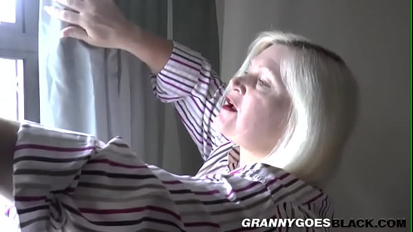 Pussy pounded babcia titfucks czarny dong