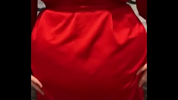 Seksowna brunetka z dużymi cyckami bawi się sama ze sobą